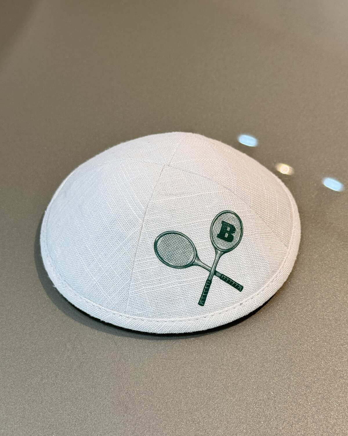 Wedding kippot de gamuza marfil personalizadas con estampado interior de nombres y fecha