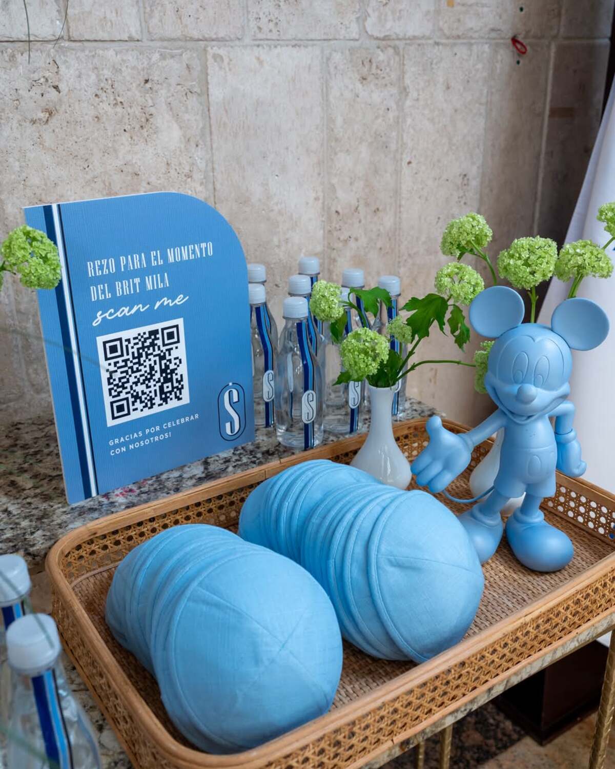 Kippot de gamuza azul cielo personalizadas para brit milá